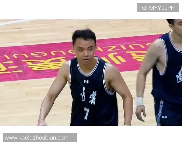 北京篮球队以79分稳居精英赛积分榜首位竞争激烈引人关注