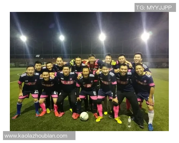 赛后分析重庆与南京足球队的团队协作表现与战术执行情况 赛后分析重庆与南京足球队的团队协作表现与战术执行情况