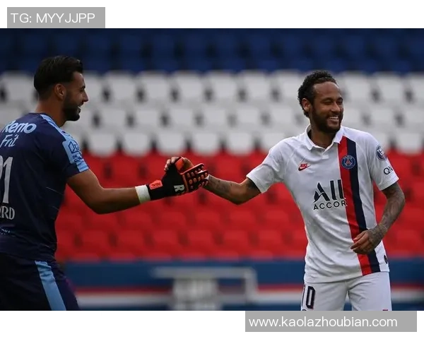 足球明星赛聚焦吉格斯与菲戈的传奇对决展现足球魅力与友谊精神 足球明星赛聚焦吉格斯与菲戈的传奇对决展现足球魅力与友谊精神